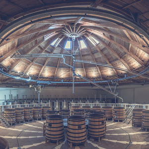 Balade en 2CV avec visite de la Maison Louis Jadot â coffret cadeau pour savourer l'art de la vinification en Bourgogne